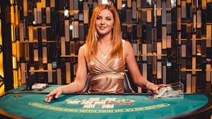 mclub333 ဂိမ်းလော်ဘီ Esports ပြိုင်ပွဲ Odds စစ်ကာ MMK ဖြင့် ကစားနေသောပုံ